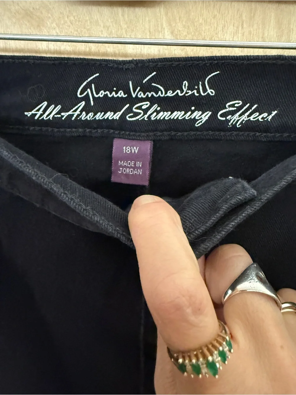 Gloria Vanderbilt Amanda Slimming Effect Embellished Shorts / Skimmers: 18